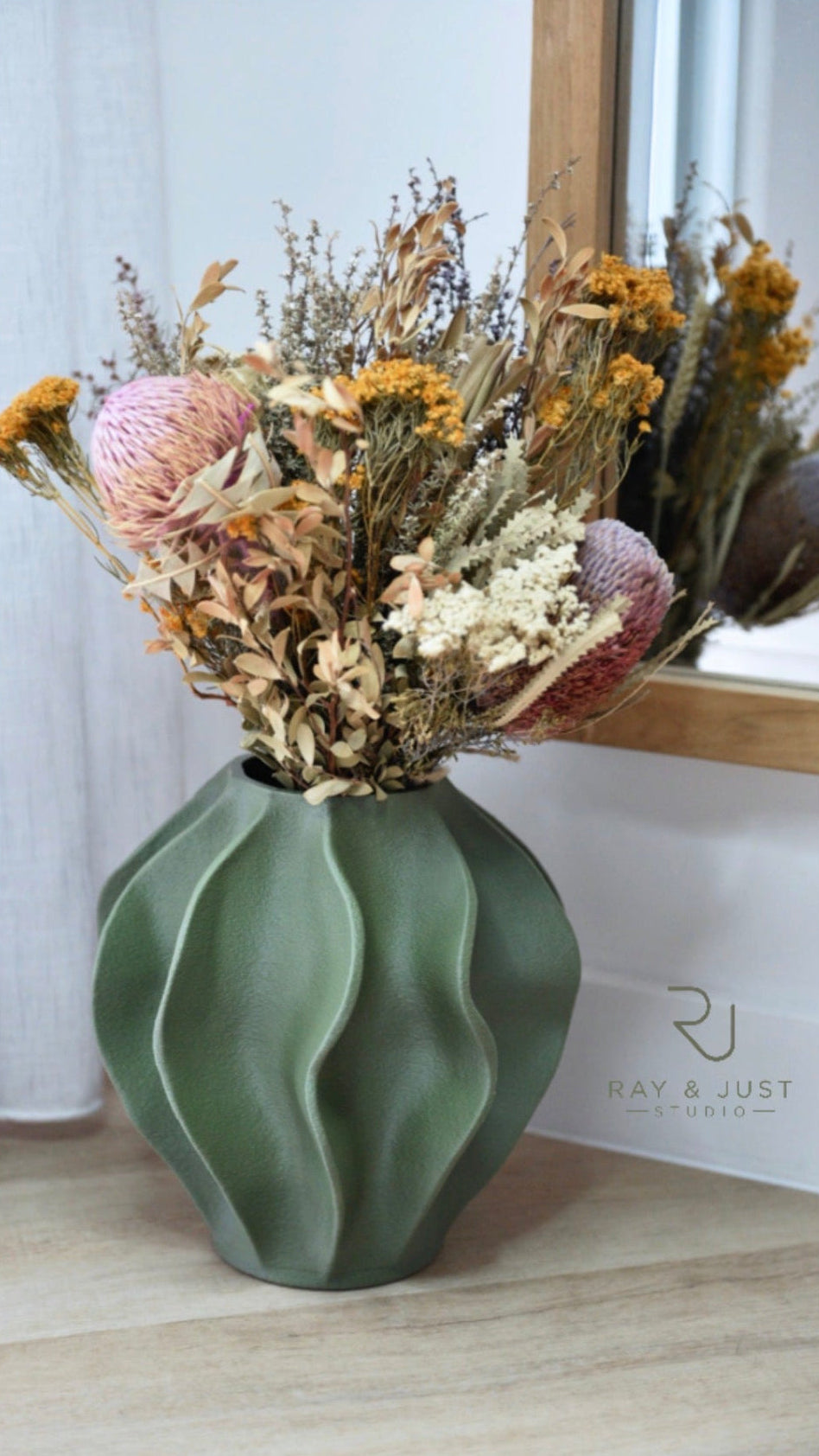 THE WAVE VASE