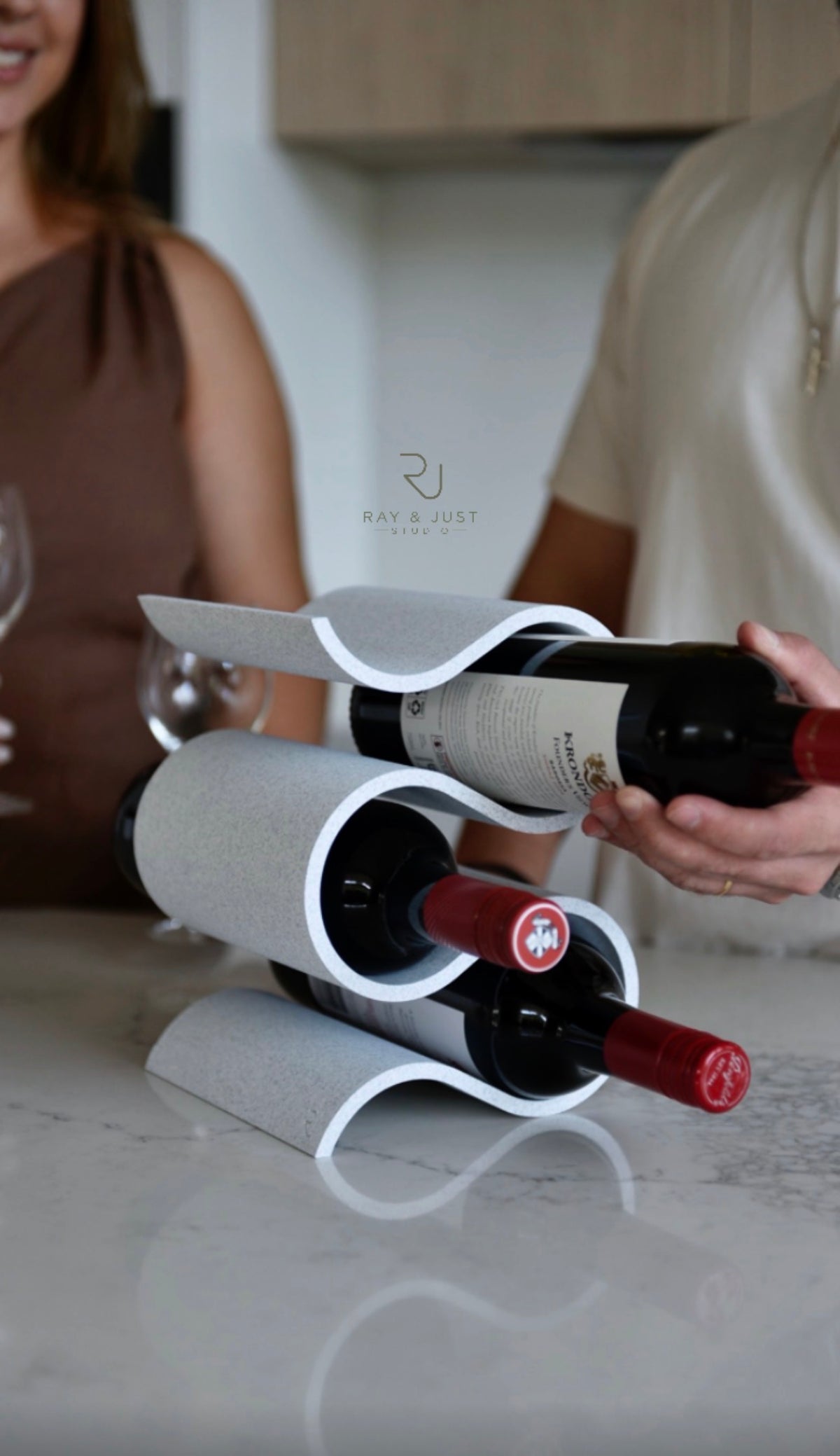 THE COVE WINE HOLDER